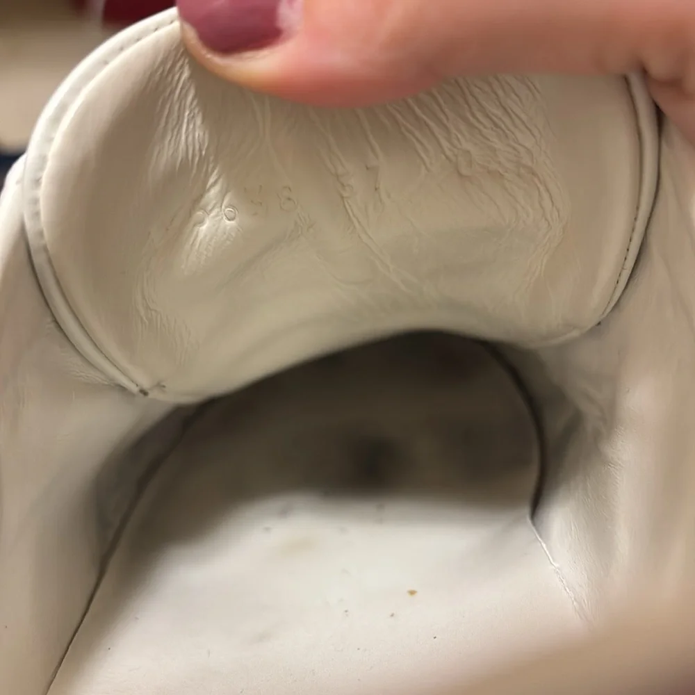 GUCCI Authentic Heart Leather Sneakers-Preloved - Picture 8 of 9